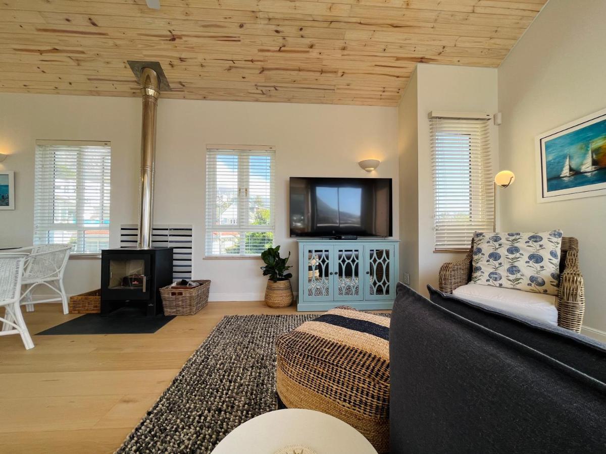 Moonshine - Two Bedroom House With Inverter Cape Town Bagian luar foto