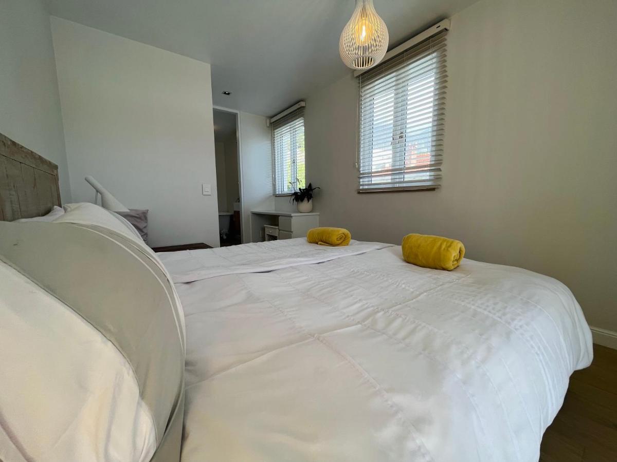 Moonshine - Two Bedroom House With Inverter Cape Town Bagian luar foto
