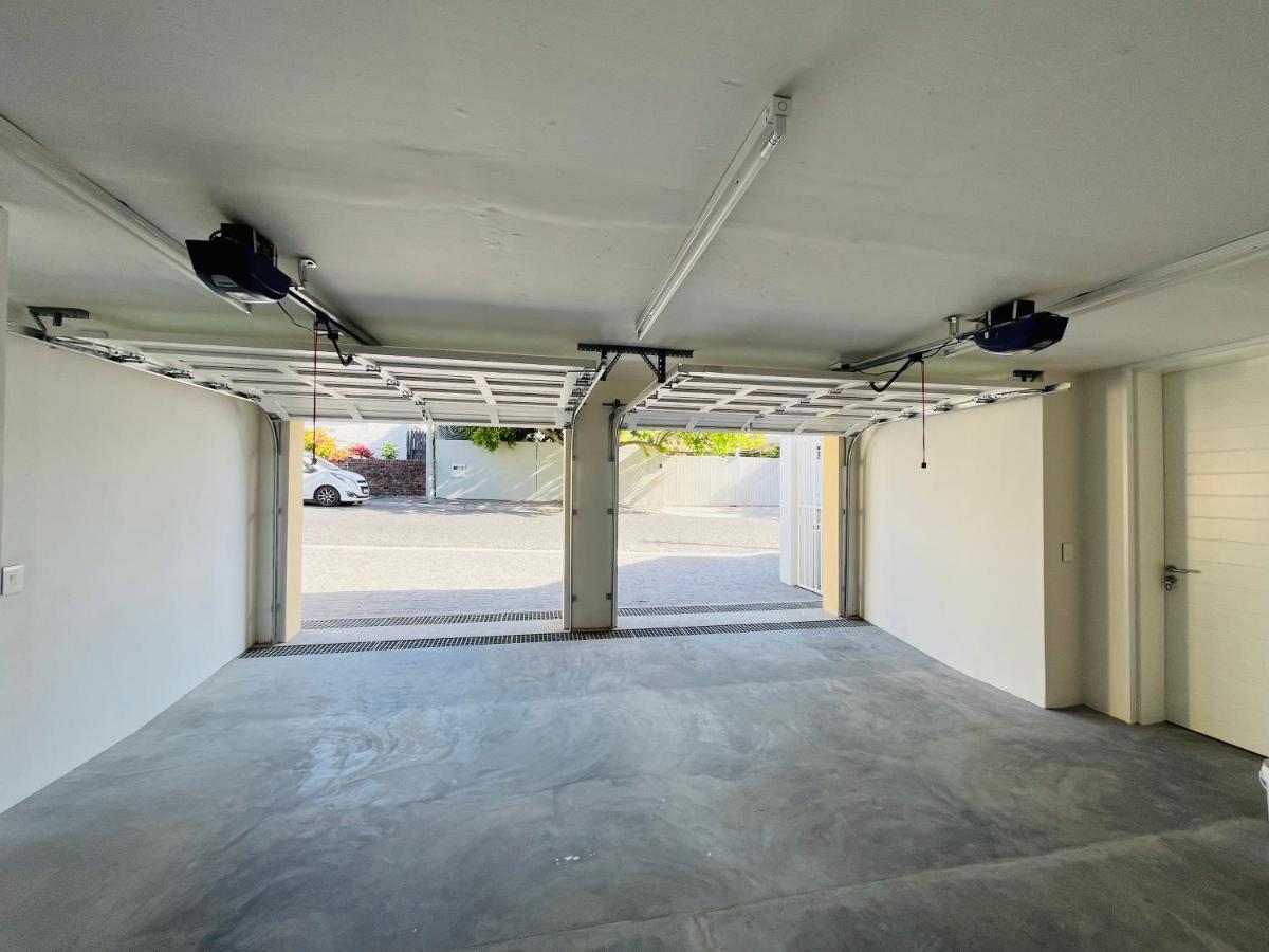 Moonshine - Two Bedroom House With Inverter Cape Town Bagian luar foto
